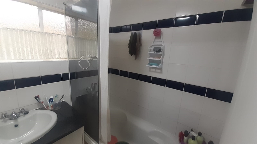 To Let 3 Bedroom Property for Rent in Heiderand Western Cape